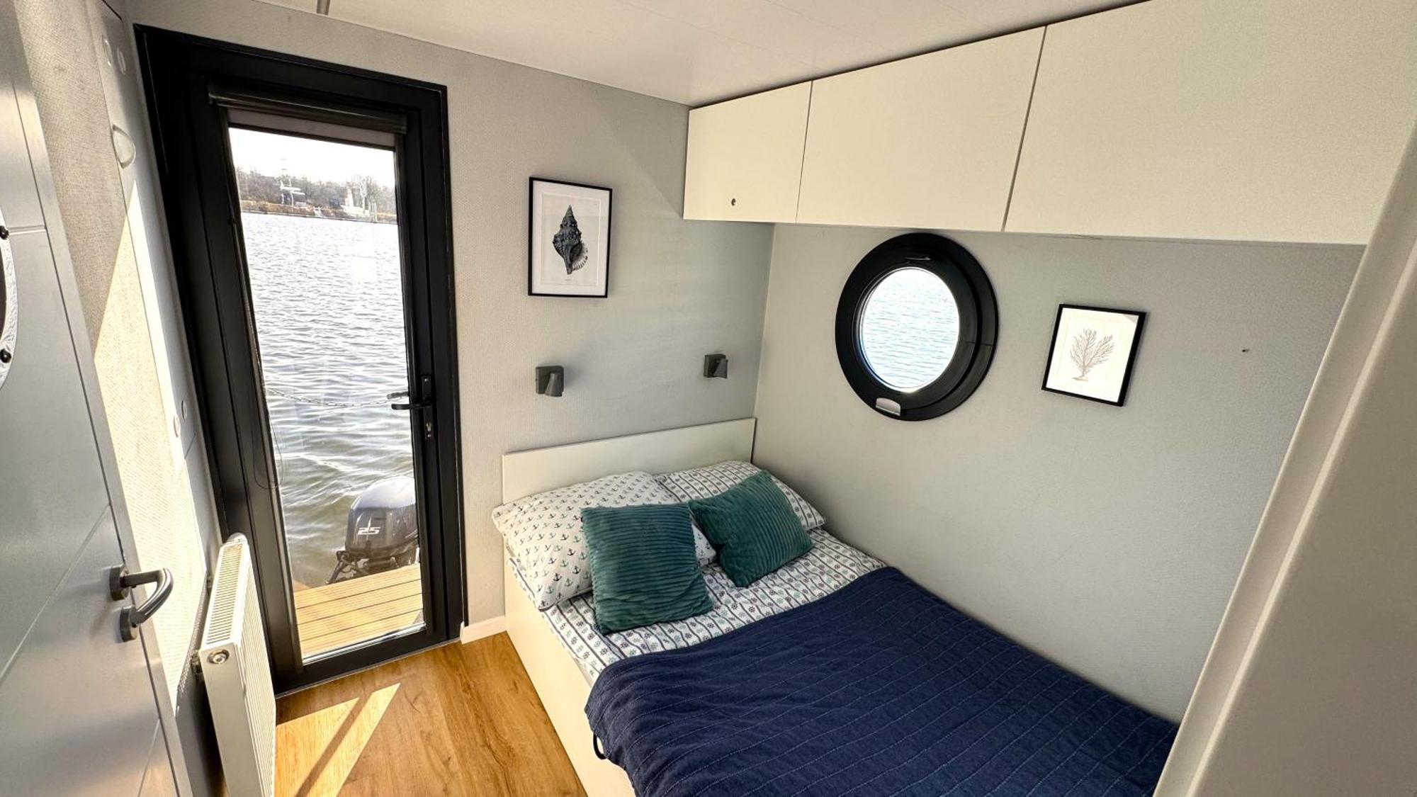 Apartmán Houseboat Water Boy Apartament Plywajacy Dom Na Wodzie Lodz Vratislav Exteriér fotografie