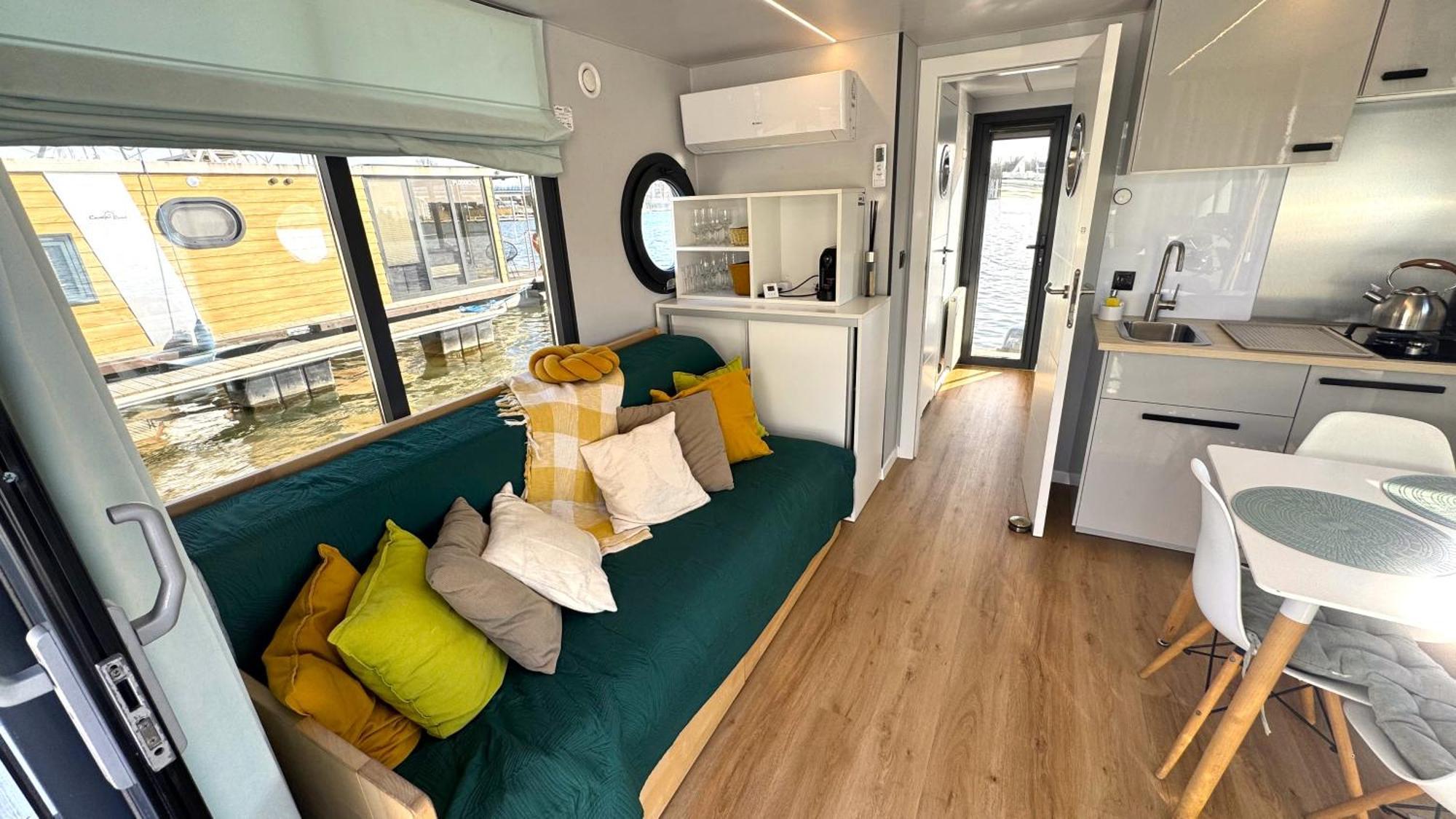 Apartmán Houseboat Water Boy Apartament Plywajacy Dom Na Wodzie Lodz Vratislav Exteriér fotografie